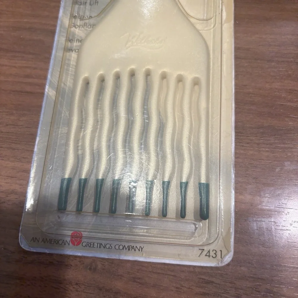 Vintage Wilhold Wavy Hair Lift Pick Comb White Green Dip Rare NEW 7431